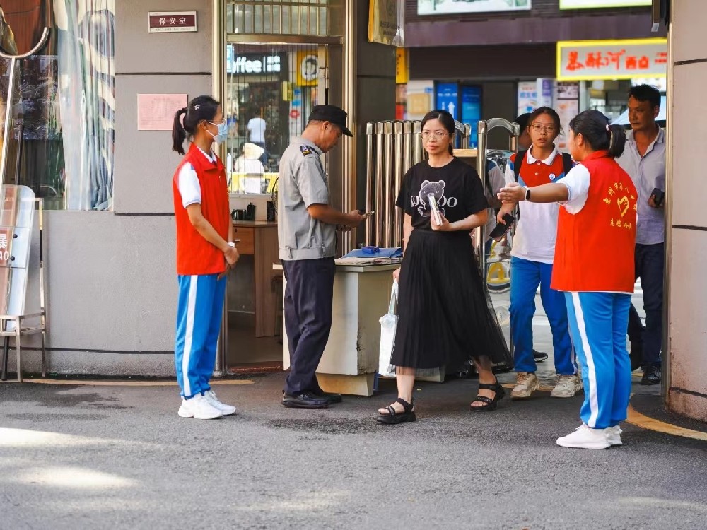 家校合作，温暖同行——记惠州市第八中学2023-2024学年第一学期高一年级第一次家长会